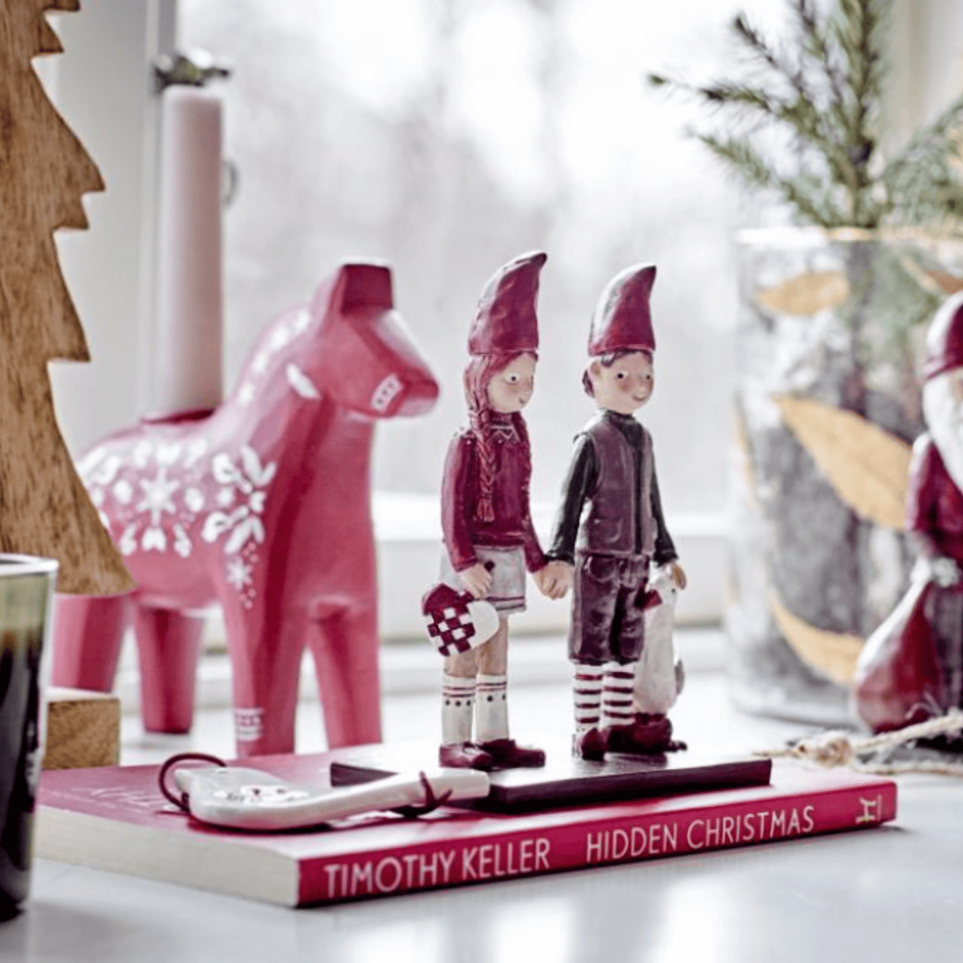 Bloomville Christmas girl and boy Elf - Book holder